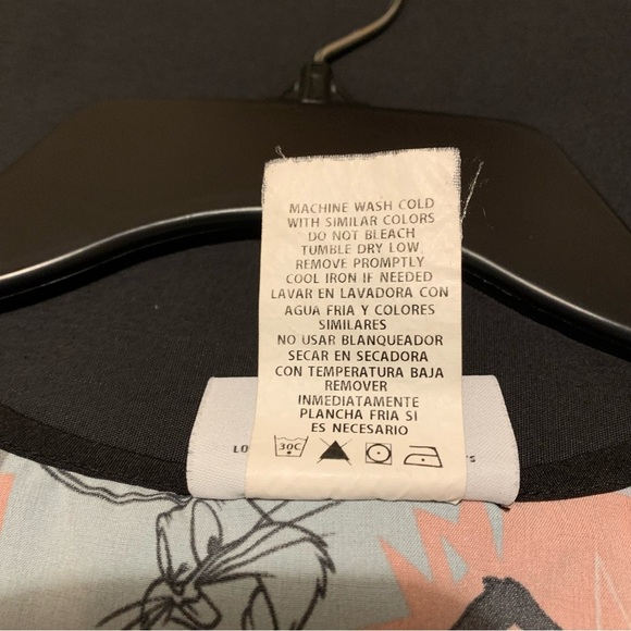 Looney Tunes V-neck Scrub Top Women's Size L Nurse Doctor Healthcare - Picture 8 of 8